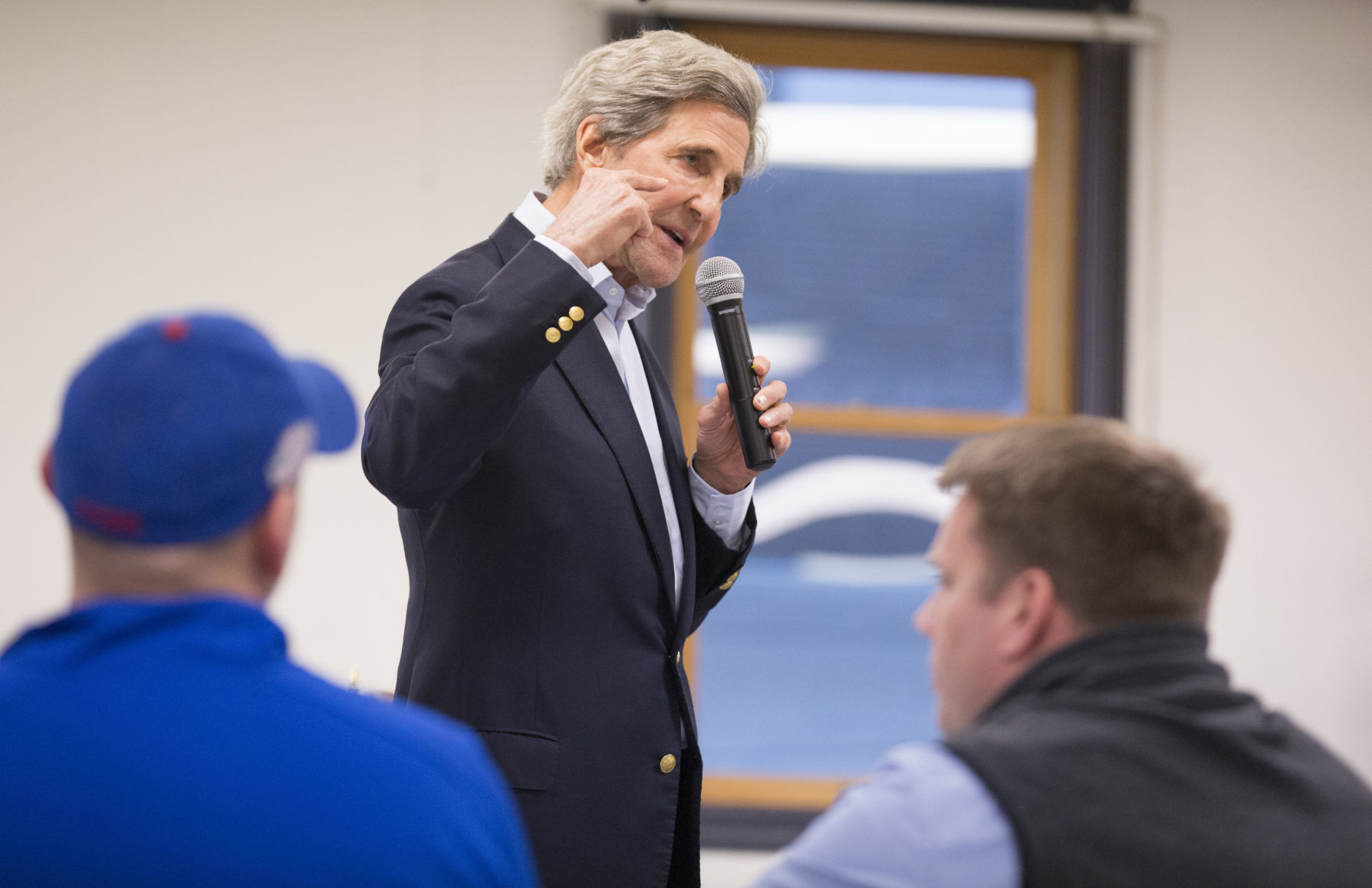 011220kw-john-kerry-06